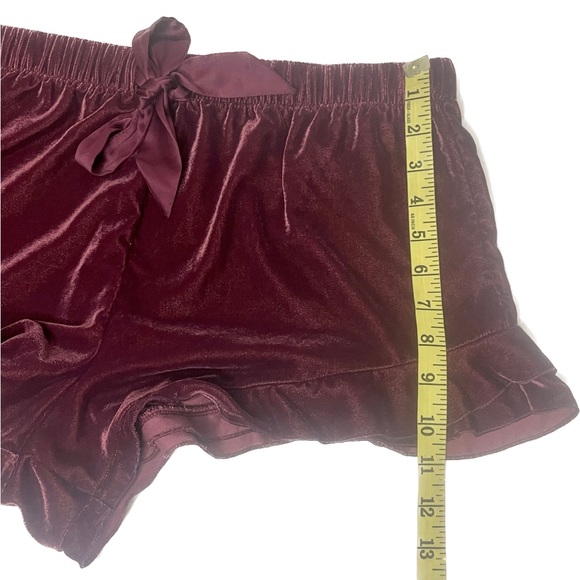 Victoria’s Secret Burgundy Velvet Velour Ruffle Hem Shorts & Cami pl’s Size M - Picture 12 of 13